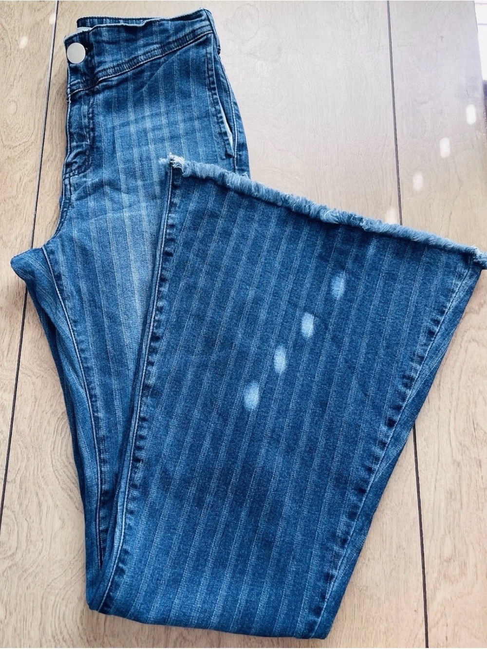 High-Rise Flared Jeans in Medium Blue with Frayed Hem